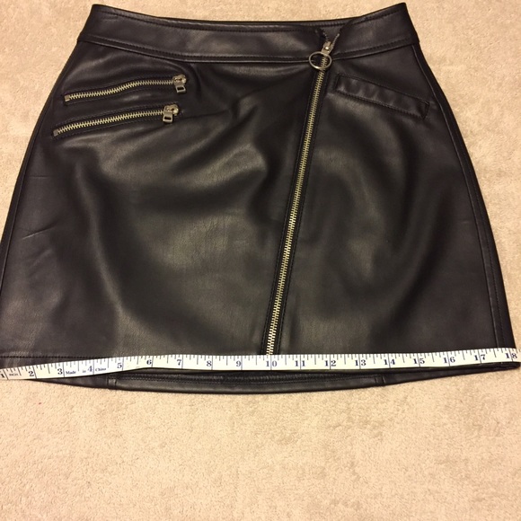 NWOT Faux Leather Skirt - Picture 7 of 8